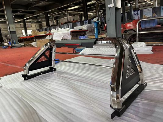 4X4 Auto Parts Accessoires de voiture Bar de roulement de sport en acier noir avec lumières LED Pour Hilux Ranger Navara