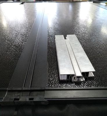 Couverture de caisse de camion de pli de Wholesale Aluminum Tri de fabricant d'OEM installation facile de 10 minutes pour Hilux Revo