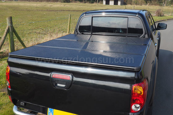 Couverture de caisse de camion de pli de Wholesale Aluminum Tri de fabricant d'OEM installation facile de 10 minutes pour Hilux Revo