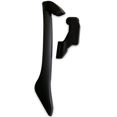 Une camionnette noire